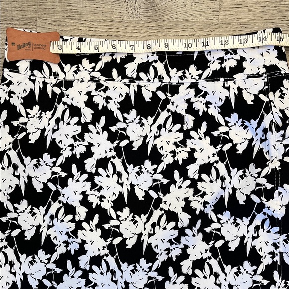 Mario Serrani Black and White Floral Mini Skirt - Picture 3 of 4